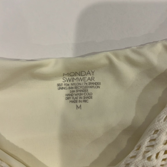 Monday Swimwear Byron Bottom- Ivory Crochet size medium - Picture 5 of 7